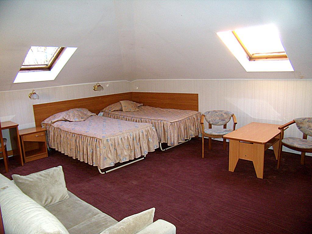 Hotel Twins Warsaw Room photo